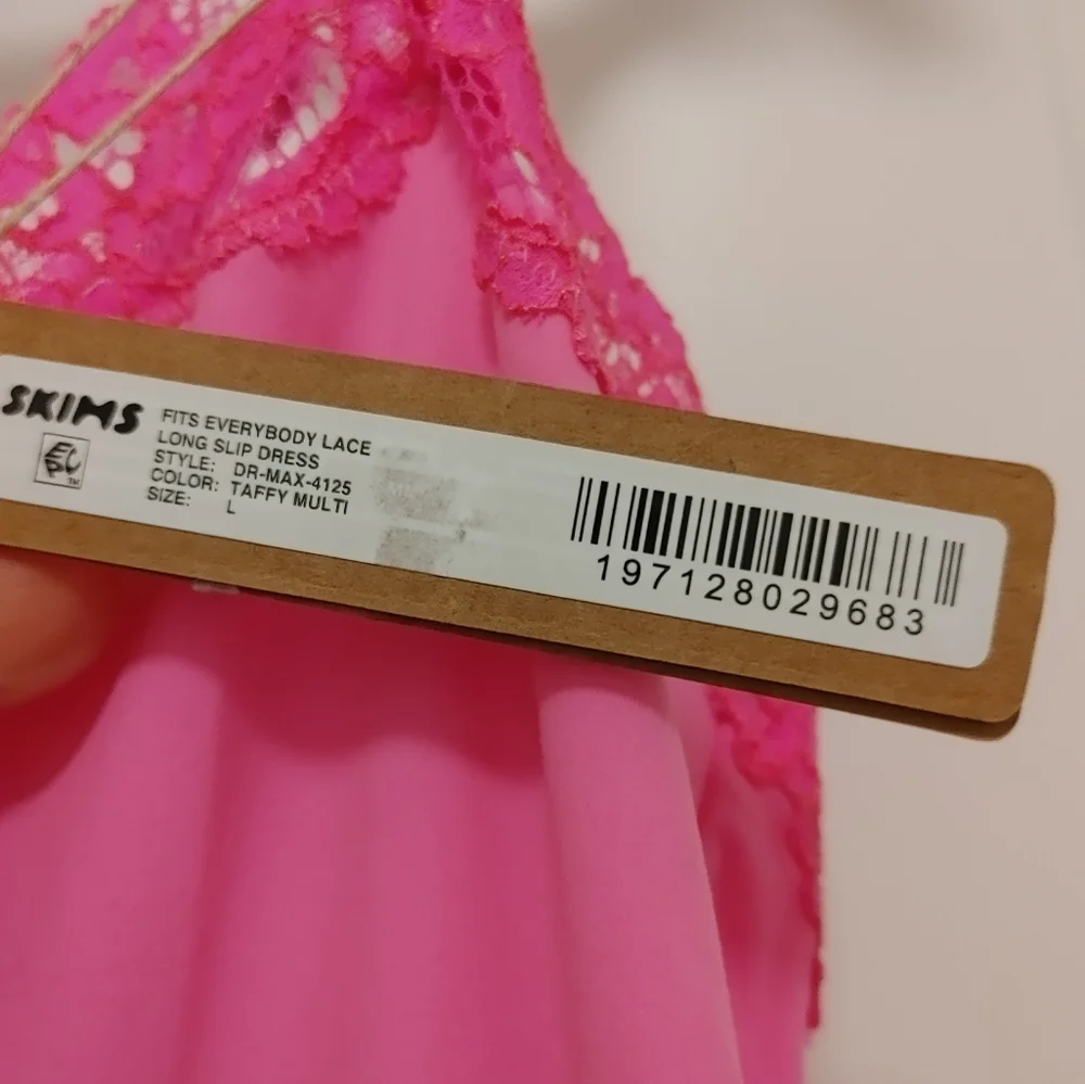 SKIMS Fits Everybody Lace Long Slip Dress - Picture 12 of 16